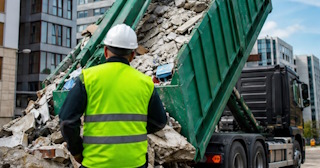 Вывоз строительного мусора в Шелехове: услуги лицензированной компании — ПроМусор